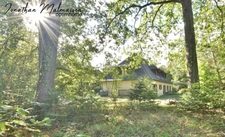 Proche Conches-en-Ouche – Maison traditionnelle avec 6 chambres, dont 2 suites au rez-de-chaussée, sur un hectare en partie boisé