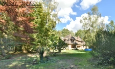 Proche Conches-en-Ouche – Maison traditionnelle avec 6 chambres, dont 2 suites au rez-de-chaussée, sur un hectare en partie boisé
