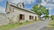 GROS POTENTIEL POUR CETTE MAISON À RÉNOVER