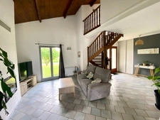 Maison pleine de charme de 5 pièces (DPE C/A) en excellent état avec grand terrain Proche de VILLENEUVE DE MARSAN (40) à SAINT GEIN