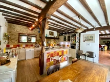 MAGNIFIQUE LONGERE RENOVEE EN PIERRE DE 260M2 AVEC PISCINE AU CENTRE DE SAINT PIERRE DU MONT AVEC TERRAIN DE 4000M2