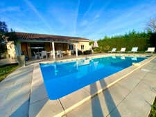 Maison d'architecte T5 (DPE C/A) de 5 pièces à BASCONS (40) avec piscine, au calme et de très belles prestations.