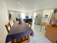 Maison contemporaine de 5 pièces avec piscine et garage dans quartier prisé à BRETAGNE DE MARSAN (40)