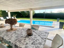 Maison d'architecte T5 (DPE C/A) de 5 pièces à BASCONS (40) avec piscine, au calme et de très belles prestations.