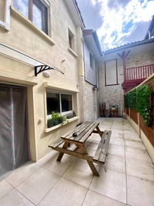 2 Appartements duplex T3 de 71M2 et 55M2 totalement rénovés (dont un avec terrasse) à vendre centre historique de SAINT SEVER (40)