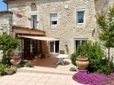 MAGNIFIQUE BASTIDE RESTAUREE AVEC DEPENDANCES POUR FAIRE DES GITES ET PISCINE A LACEPEDE