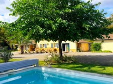 Magnifique maison de caractère de 120M2 avec piscine et garage double sur grand terrain proche de ST SEVER à TOULOUZETTE