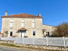 MAGNIFIQUE BASTIDE RESTAUREE AVEC DEPENDANCES POUR FAIRE DES GITES ET PISCINE A LACEPEDE