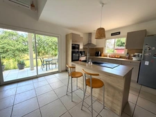 Magnifique maison contemporaine atypique avec piscine sécurisée et grand terrain avec vue panoramique à BROCAS (40)