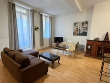 APPARTEMENT T3 (DPE B/A) AVEC TERRASSE - BORDEAUX QUARTIER ST PIERRE/CAMILLE JULLIAN - IMMEUBLE EN PIERRE RÉNOVÉ.