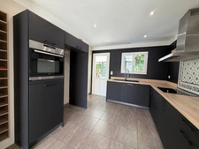 Maison Castor totalement rénovée (DPE C) de 5 pièces avec piscine et garage dans quartier prisé de MONT DE MARSAN (40)