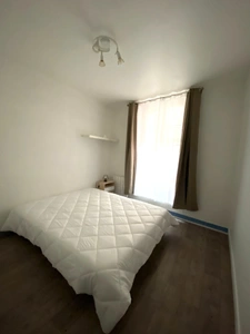 APPARTEMENT T3 (DPE C) AVEC TERRASSE - BORDEAUX QUARTIER ST PIERRE/CAMILLE JULLIAN - IMMEUBLE EN PIERRE RÉNOVÉ.