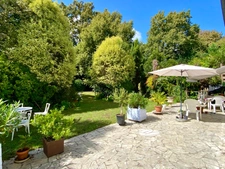 MAGNIFIQUE LONGERE RENOVEE EN PIERRE DE 260M2 AVEC PISCINE AU CENTRE DE SAINT PIERRE DU MONT AVEC TERRAIN DE 4000M2