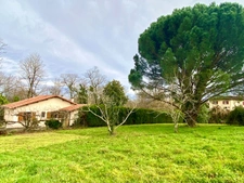 Maison de charme 5 pièces avec garage et véranda fermée à GAMARDE LES BAINS (40) sur terrain de 1200 M2 sans vis à vis