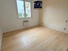 Maison d'architecte T5 (DPE C/A) de 5 pièces à BASCONS (40) avec piscine, au calme et de très belles prestations.