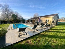 Maison d'architecte T5 (DPE C/A) de 5 pièces à BASCONS (40) avec piscine, au calme et de très belles prestations.