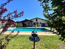 Maison 4 pièces (DPE C) avec piscine 10X5 et garage au centre de SAINT MARTIN D'ONEY (40) sur terrain 800M2