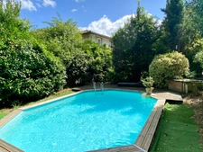 MAGNIFIQUE LONGERE RENOVEE EN PIERRE DE 260M2 AVEC PISCINE AU CENTRE DE SAINT PIERRE DU MONT AVEC TERRAIN DE 4000M2
