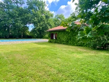 Maison Landaise de 280M2 avec piscine et grand terrain divisible boisé de chênes à SAINT PIERRE DU MONT (40)