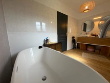 Magnifique maison contemporaine atypique avec piscine sécurisée et grand terrain avec vue panoramique à BROCAS (40)