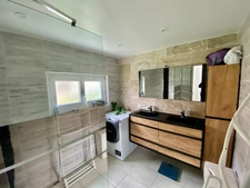 MAGNIFIQUE FERMETTE RENOVEE AVEC PISCINE ET DEPENDANCES SUR TERRAIN DE 5000 M2 A YGOS