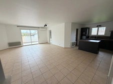 Maison d'architecte T5 (DPE C/A) de 5 pièces à BASCONS (40) avec piscine, au calme et de très belles prestations.