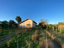 Maison ancienne T4 avec studio indépendant (153M2 au total) sur grand terrain proche de MONT DE MARSAN à BENQUET 40280