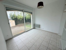Maison d'architecte T5 (DPE C/A) de 5 pièces à BASCONS (40) avec piscine, au calme et de très belles prestations.