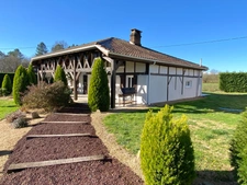 MAGNIFIQUE FERMETTE RENOVEE AVEC PISCINE ET DEPENDANCES SUR TERRAIN DE 5000 M2 A YGOS