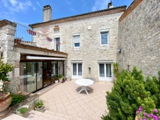 MAGNIFIQUE BASTIDE RESTAUREE AVEC DEPENDANCES POUR FAIRE DES GITES ET PISCINE A LACEPEDE