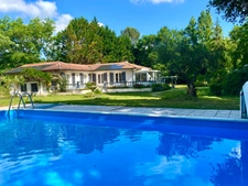Maison d'architecte de 260M2 (DPE B) avec annexe dans un écrin de verdure avec piscine à 8 Kms de MONT DE MARSAN (40)
