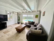 MAGNIFIQUE FERMETTE RENOVEE AVEC PISCINE ET DEPENDANCES SUR TERRAIN DE 5000 M2 A YGOS