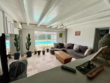 MAGNIFIQUE FERMETTE RENOVEE AVEC PISCINE ET DEPENDANCES SUR TERRAIN DE 5000 M2 A YGOS
