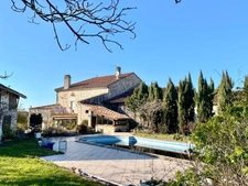 MAGNIFIQUE BASTIDE RESTAUREE AVEC DEPENDANCES POUR FAIRE DES GITES ET PISCINE A LACEPEDE