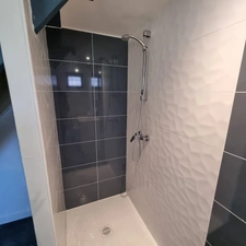 Maison rénovée avec 2 Appartements T3 avec terrain individuel et garage à MORCENX (40) - 