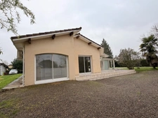 Maison d'architecte T5 (DPE C/A) de 5 pièces à BASCONS (40) avec piscine, au calme et de très belles prestations.