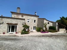 MAGNIFIQUE BASTIDE RESTAUREE AVEC DEPENDANCES POUR FAIRE DES GITES ET PISCINE A LACEPEDE
