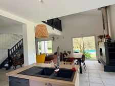 Magnifique maison contemporaine atypique avec piscine sécurisée et grand terrain avec vue panoramique à BROCAS (40)