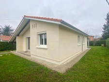 Maison 4 pièces en excellent état à MONT DE MARSAN (40) - quartier prisé - garage, carport et terrasse sur terrain 577M2