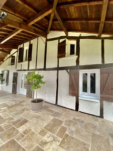 MAGNIFIQUE FERMETTE RENOVEE AVEC PISCINE ET DEPENDANCES SUR TERRAIN DE 5000 M2 A YGOS