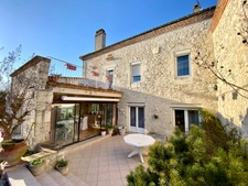 MAGNIFIQUE BASTIDE RESTAUREE AVEC DEPENDANCES POUR FAIRE DES GITES ET PISCINE A LACEPEDE