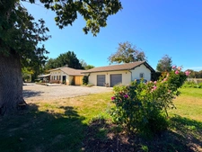 Magnifique maison de caractère de 120M2 avec piscine et garage double sur grand terrain proche de ST SEVER à TOULOUZETTE