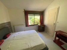 Maison d'architecte de 260M2 (DPE B) avec annexe dans un écrin de verdure avec piscine à 8 Kms de MONT DE MARSAN (40)