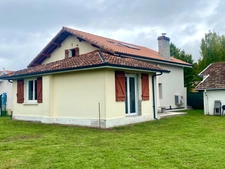 Maison totalement rénovée de 5 pièces Proche du lac d'Arjuzanx (40) à Arengosse.