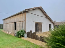 MAGNIFIQUE FERMETTE RENOVEE AVEC PISCINE ET DEPENDANCES SUR TERRAIN DE 5000 M2 A YGOS