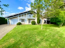 Maison pleine de charme de 5 pièces (DPE C/A) en excellent état avec grand terrain Proche de VILLENEUVE DE MARSAN (40) à SAINT GEIN