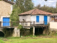 Domaine avec Moulin rénové (DPE C) avec plusieurs gîtes dans un havre de paix Proche de DAX (40) à GAMARDE LES BAINS