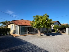 Maison de plain pied de 5 pièces de 136M2 (idéal activité professionnelle) proche des commodités MONT DE MARSAN (40)