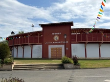 Maison de caractère à fort potentiel avec intérieur rénové dans le centre de BASCONS à 10 minutes de MONT DE MARSAN