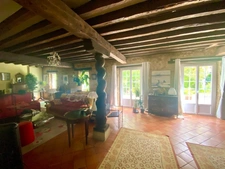 MAGNIFIQUE LONGERE RENOVEE EN PIERRE DE 260M2 AVEC PISCINE AU CENTRE DE SAINT PIERRE DU MONT AVEC TERRAIN DE 4000M2